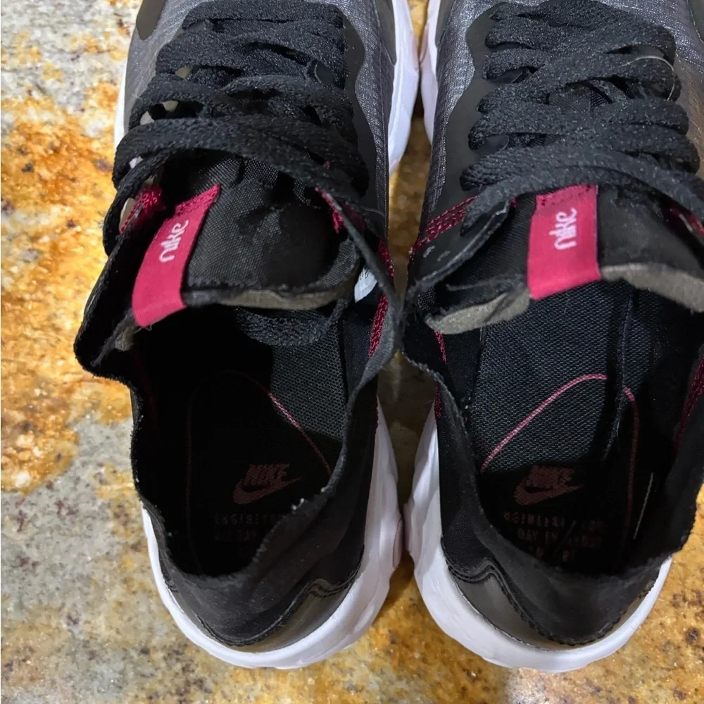 Nike Renew size 9